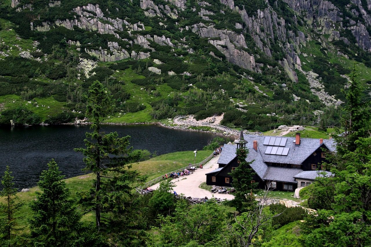 Mały Staw lake and Samotnia hut – Karpacz (4)