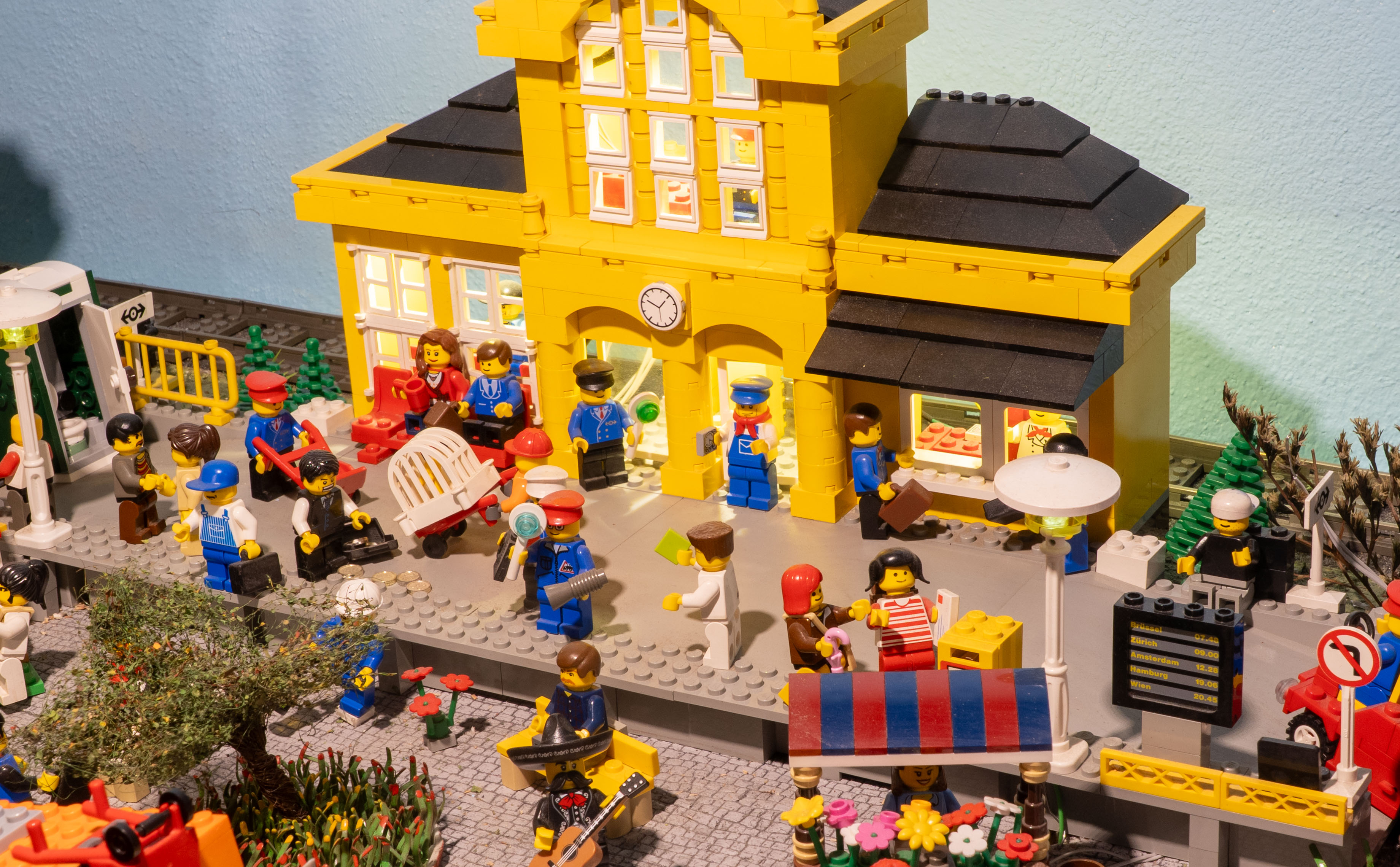 Stacja kolejowa z klocków LEGO w Muzeum Klocków w Karpaczu